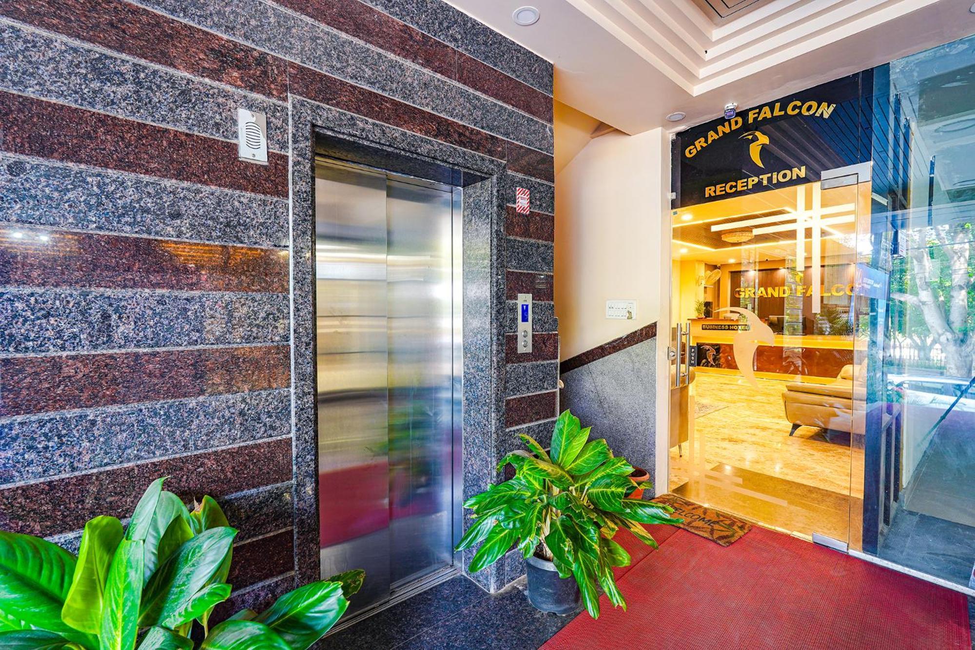 Fabhotel Grand Falcon Bangalore Extérieur photo
